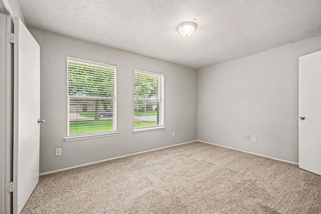 16715 Manowar Lane, Friendswood, TX 77546