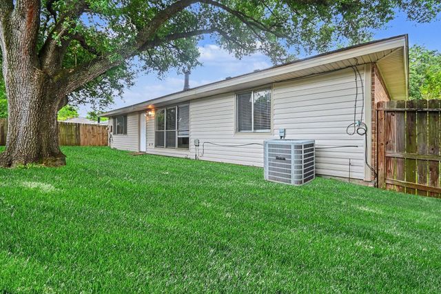 16715 Manowar Lane, Friendswood, TX 77546