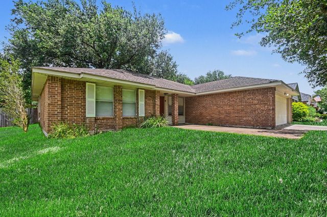16715 Manowar Lane, Friendswood, TX 77546