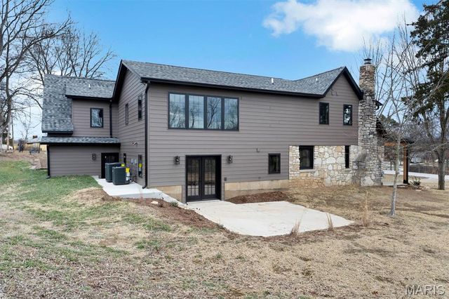 18531 S Fox Creek Lane, Pacific, MO 63069