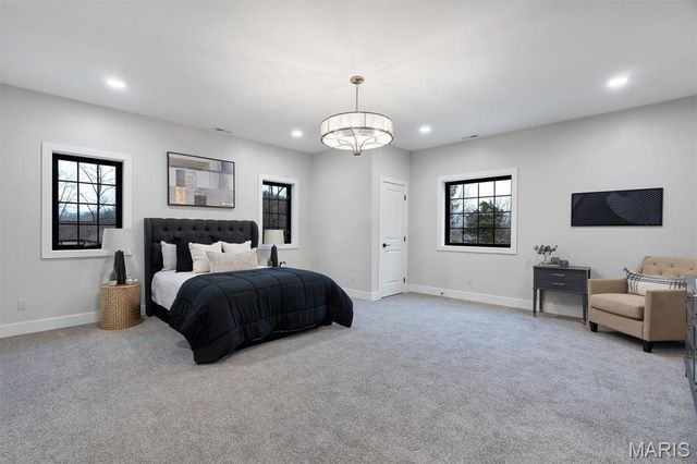 18531 S Fox Creek Lane, Pacific, MO 63069