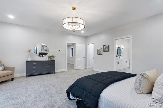 18531 S Fox Creek Lane, Pacific, MO 63069