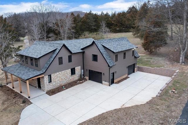 18531 S Fox Creek Lane, Pacific, MO 63069