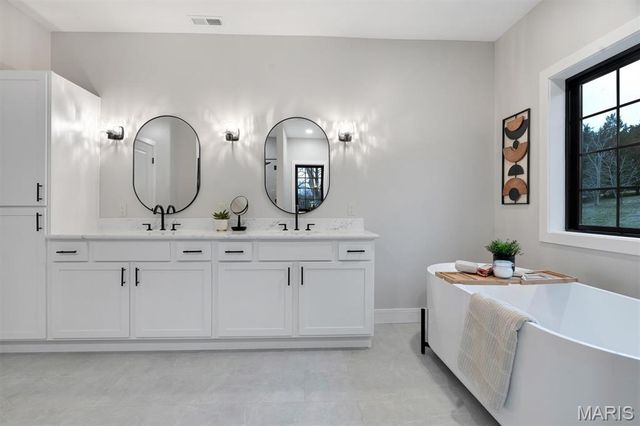 18531 S Fox Creek Lane, Pacific, MO 63069