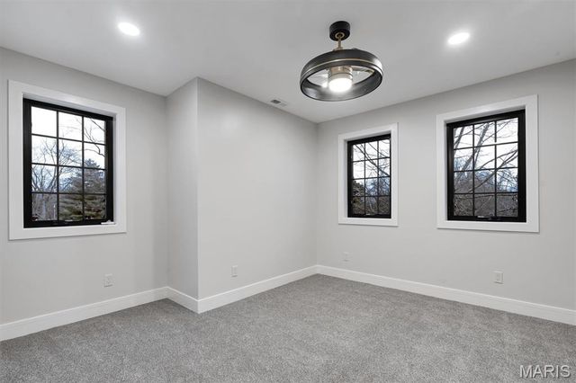 18531 S Fox Creek Lane, Pacific, MO 63069