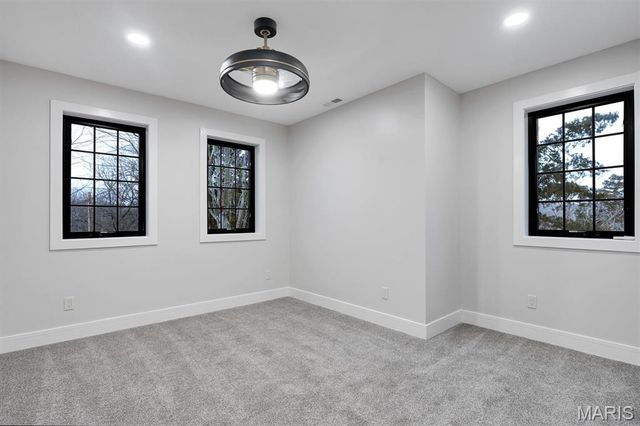 18531 S Fox Creek Lane, Pacific, MO 63069