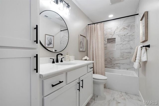 18531 S Fox Creek Lane, Pacific, MO 63069