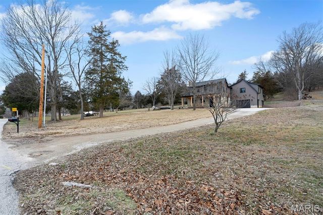 18531 S Fox Creek Lane, Pacific, MO 63069