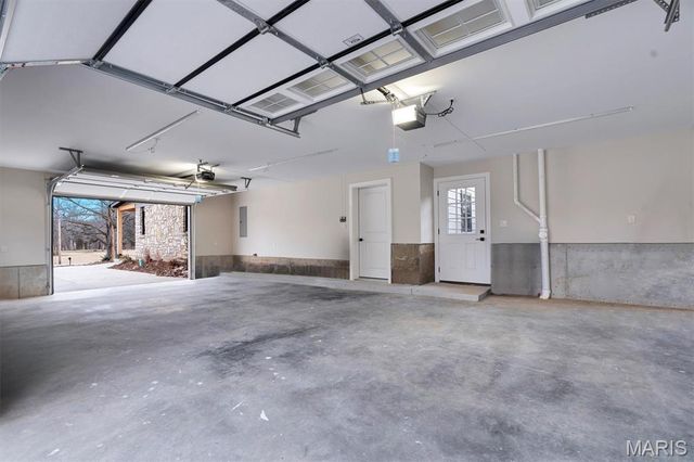 18531 S Fox Creek Lane, Pacific, MO 63069