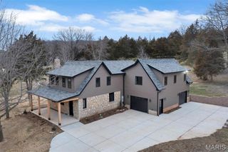 18531 S Fox Creek Lane, Pacific, MO 63069