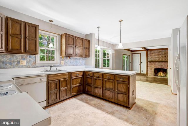 2008 MASON HILL DR, Alexandria, VA 22307