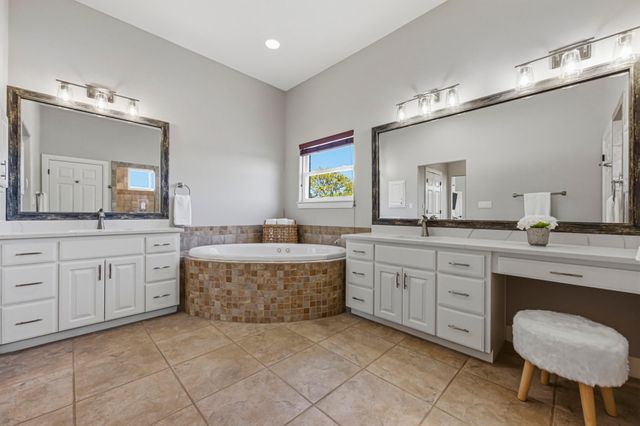 214 Trailmaster CIR, Driftwood, TX 78619