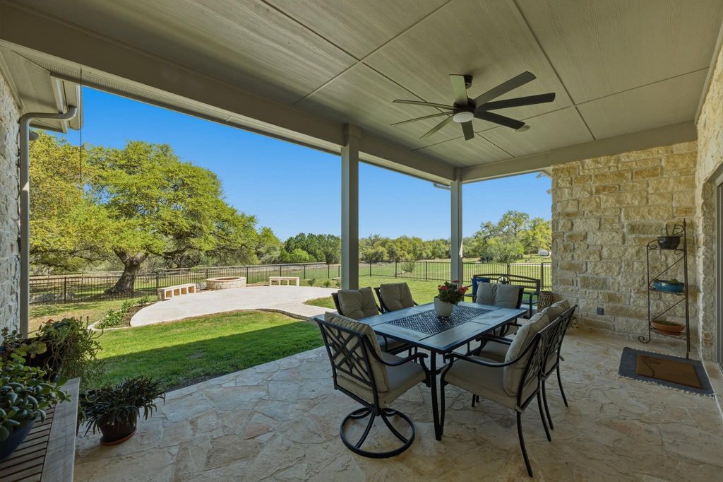 214 Trailmaster CIR, Driftwood, TX 78619