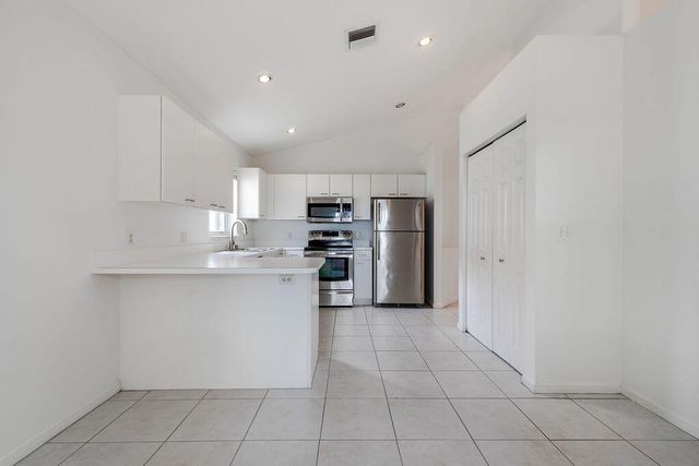 1975 Oak Berry Circle, Wellington, FL 33414