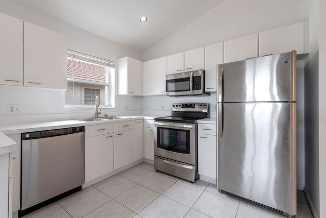 1975 Oak Berry Circle, Wellington, FL 33414