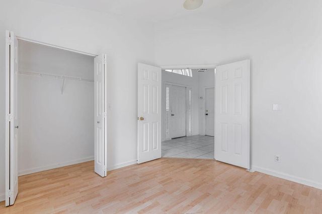 1975 Oak Berry Circle, Wellington, FL 33414