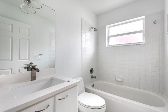 1975 Oak Berry Circle, Wellington, FL 33414