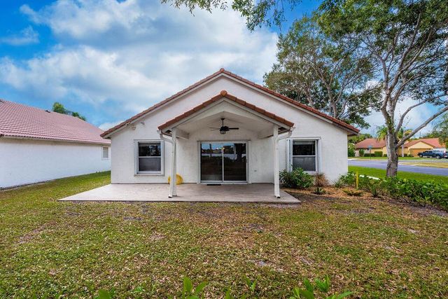 1975 Oak Berry Circle, Wellington, FL 33414
