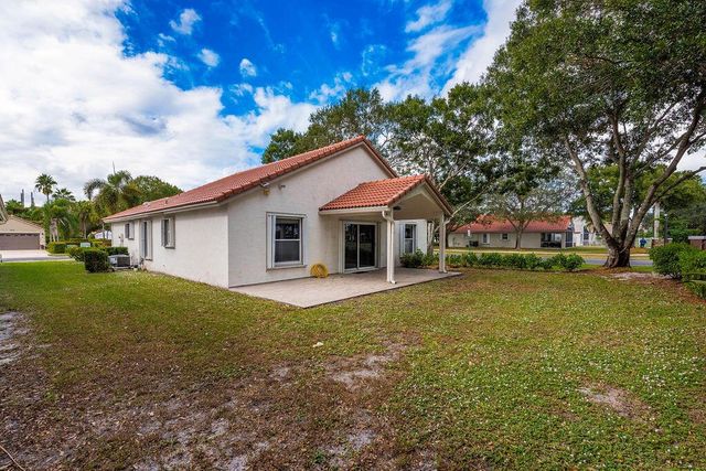 1975 Oak Berry Circle, Wellington, FL 33414