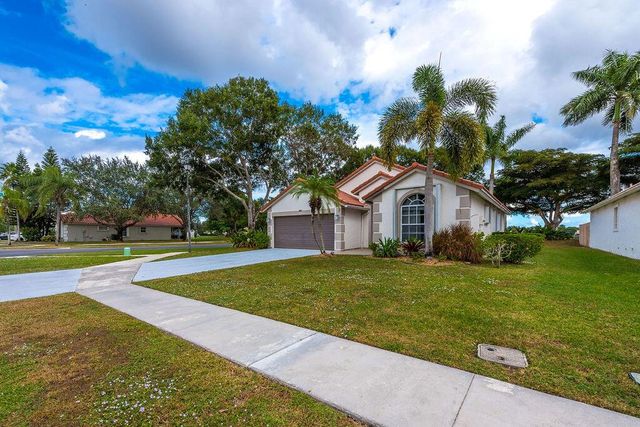 1975 Oak Berry Circle, Wellington, FL 33414