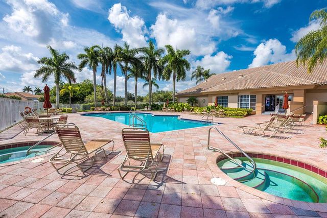 1975 Oak Berry Circle, Wellington, FL 33414