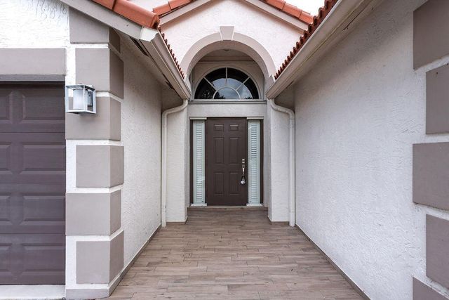 1975 Oak Berry Circle, Wellington, FL 33414