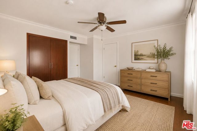11241 Peach Grove Street, North Hollywood (los Angeles), CA 91601
