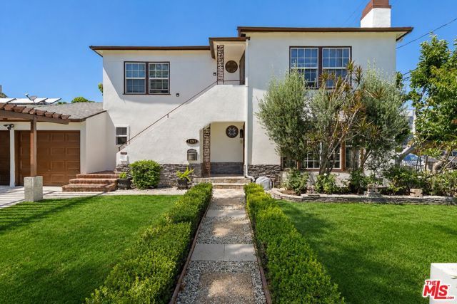 11241 Peach Grove Street, North Hollywood (los Angeles), CA 91601