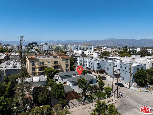 11241 Peach Grove Street, North Hollywood (los Angeles), CA 91601