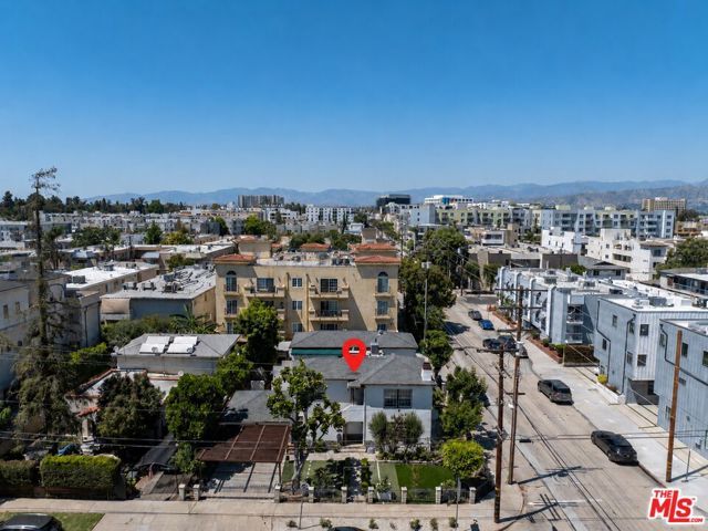11241 Peach Grove Street, North Hollywood (los Angeles), CA 91601