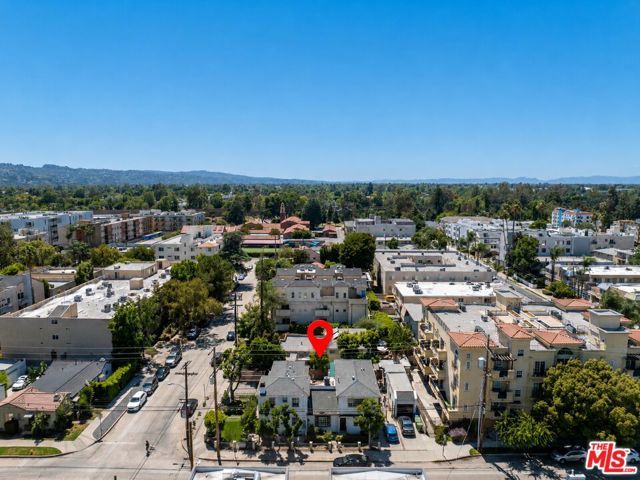 11241 Peach Grove Street, North Hollywood (los Angeles), CA 91601
