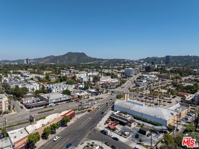 11241 Peach Grove Street, North Hollywood (los Angeles), CA 91601