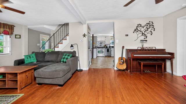 8042 BOBS RD, Felton, PA 17322