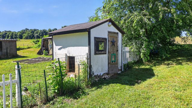 8042 BOBS RD, Felton, PA 17322