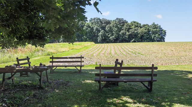 8042 BOBS RD, Felton, PA 17322