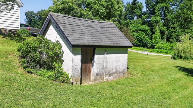 8042 BOBS RD, Felton, PA 17322