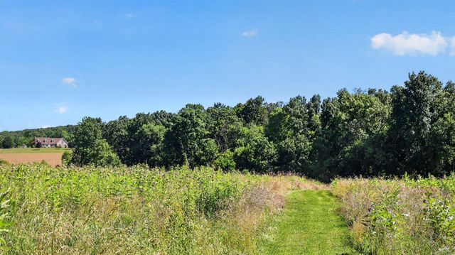 8042 BOBS RD, Felton, PA 17322
