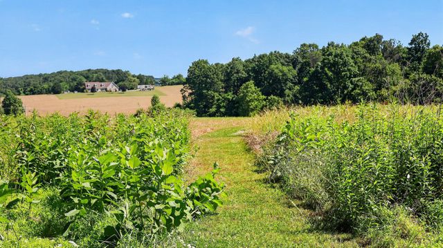 8042 BOBS RD, Felton, PA 17322