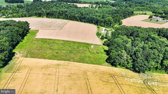 8042 BOBS RD, Felton, PA 17322