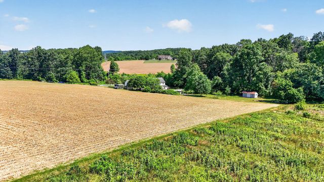 8042 BOBS RD, Felton, PA 17322