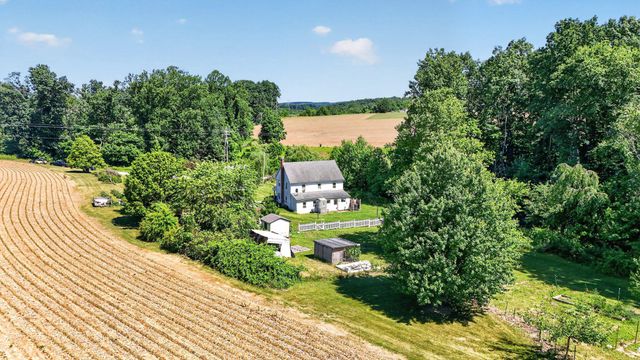 8042 BOBS RD, Felton, PA 17322