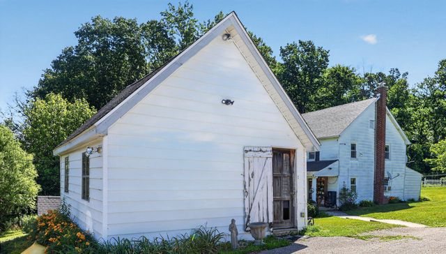 8042 BOBS RD, Felton, PA 17322