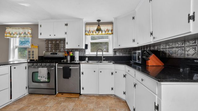 8042 BOBS RD, Felton, PA 17322