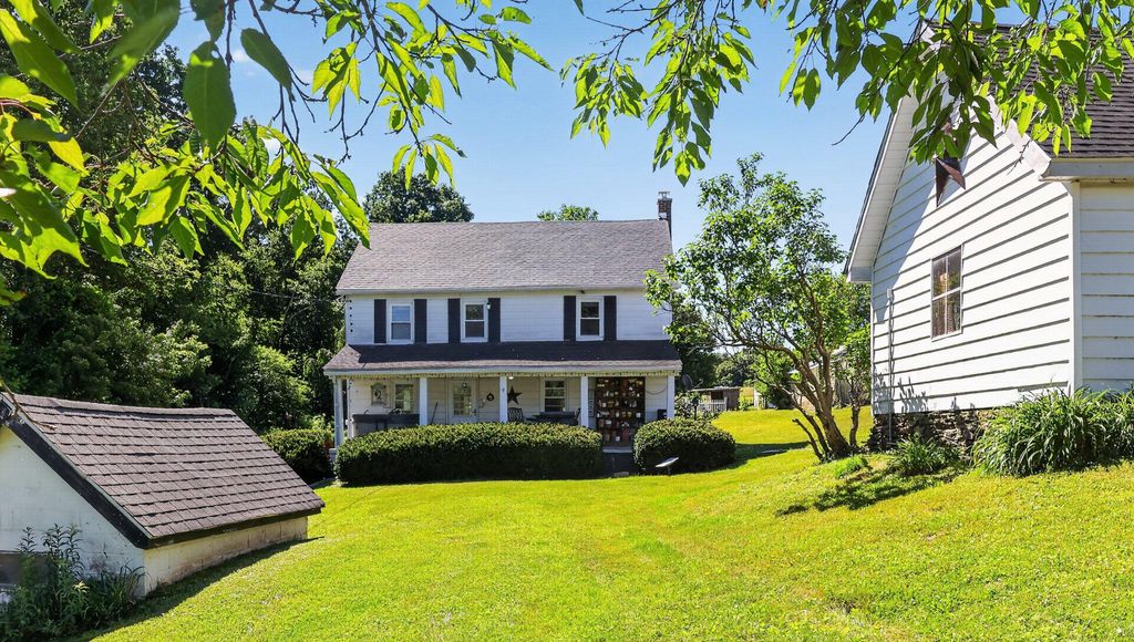 8042 BOBS RD, Felton, PA 17322