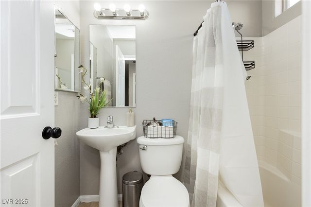 4774 Valleyside Avenue, Las Vegas, NV 89115