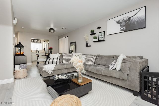 4774 Valleyside Avenue, Las Vegas, NV 89115