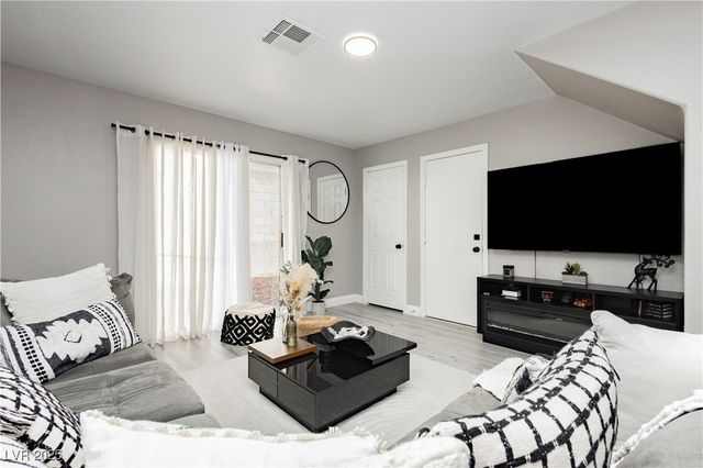 4774 Valleyside Avenue, Las Vegas, NV 89115