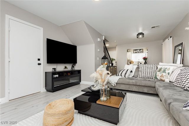 4774 Valleyside Avenue, Las Vegas, NV 89115