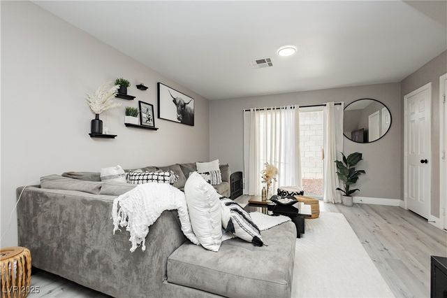 4774 Valleyside Avenue, Las Vegas, NV 89115