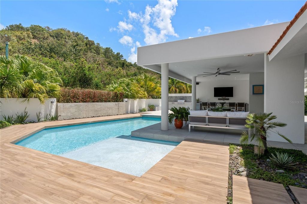 Image 38 of property listing at 530 CAMINO DE GUILLARTE, Dorado, Pr, PR 00646